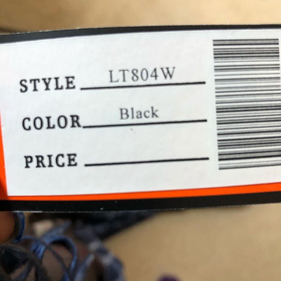 NWT REVERSIBLE PLAID AND LEOPARD SCARF/WRAP - Picture 6 of 8